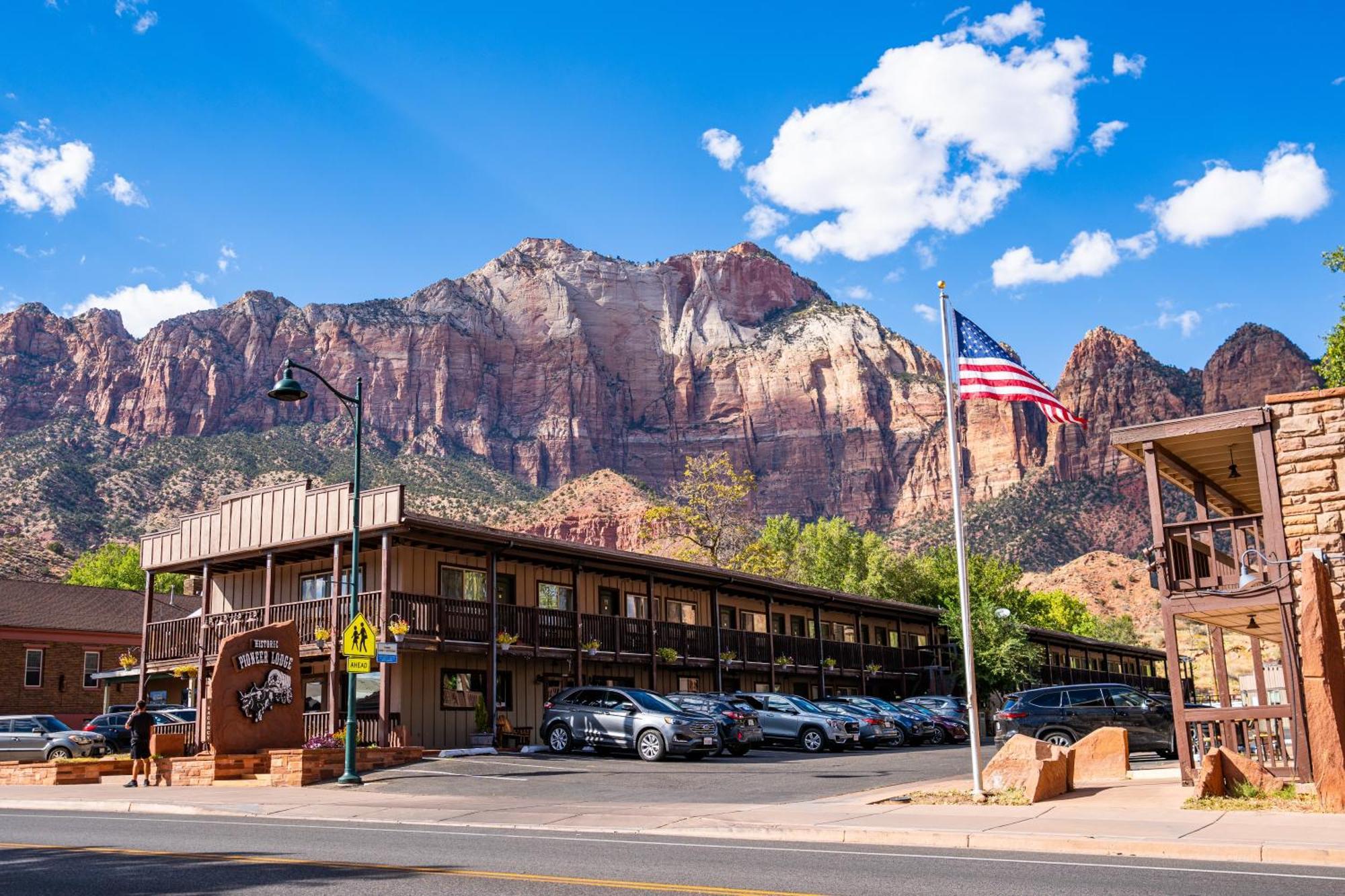 Pioneer Lodge Zion National Park-Спрингдейл Екстериор снимка