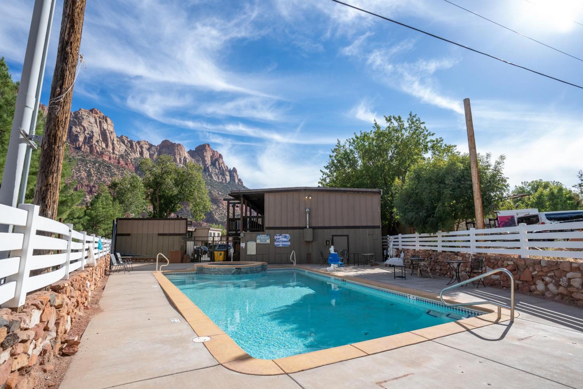 Pioneer Lodge Zion National Park-Спрингдейл Екстериор снимка